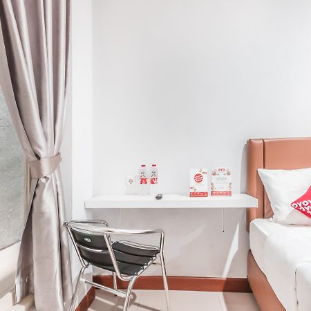 Oyo 1555 Unik Guesthouse Syariah Джакарта Экстерьер фото