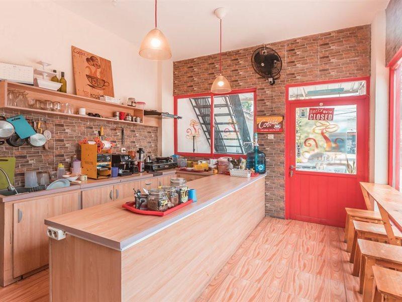 Oyo 1555 Unik Guesthouse Syariah Джакарта Фастфуд фото