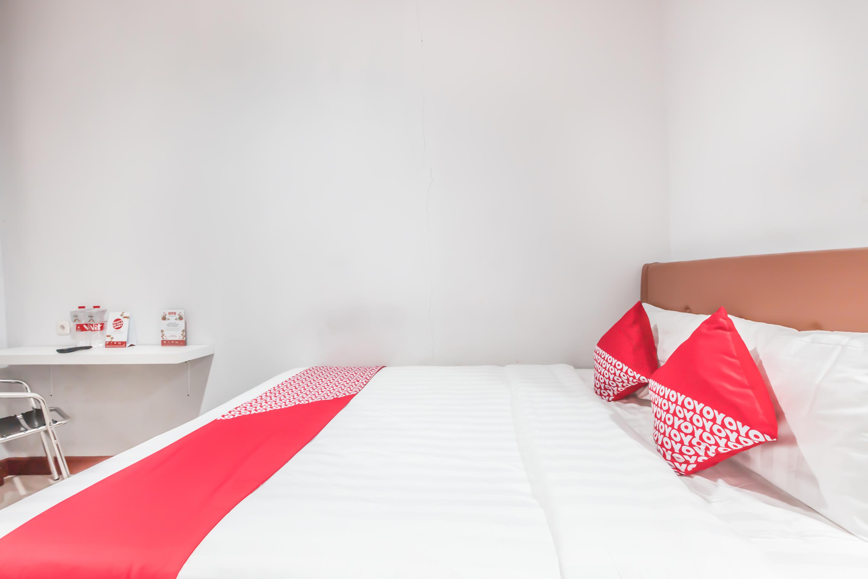 Oyo 1555 Unik Guesthouse Syariah Джакарта Экстерьер фото