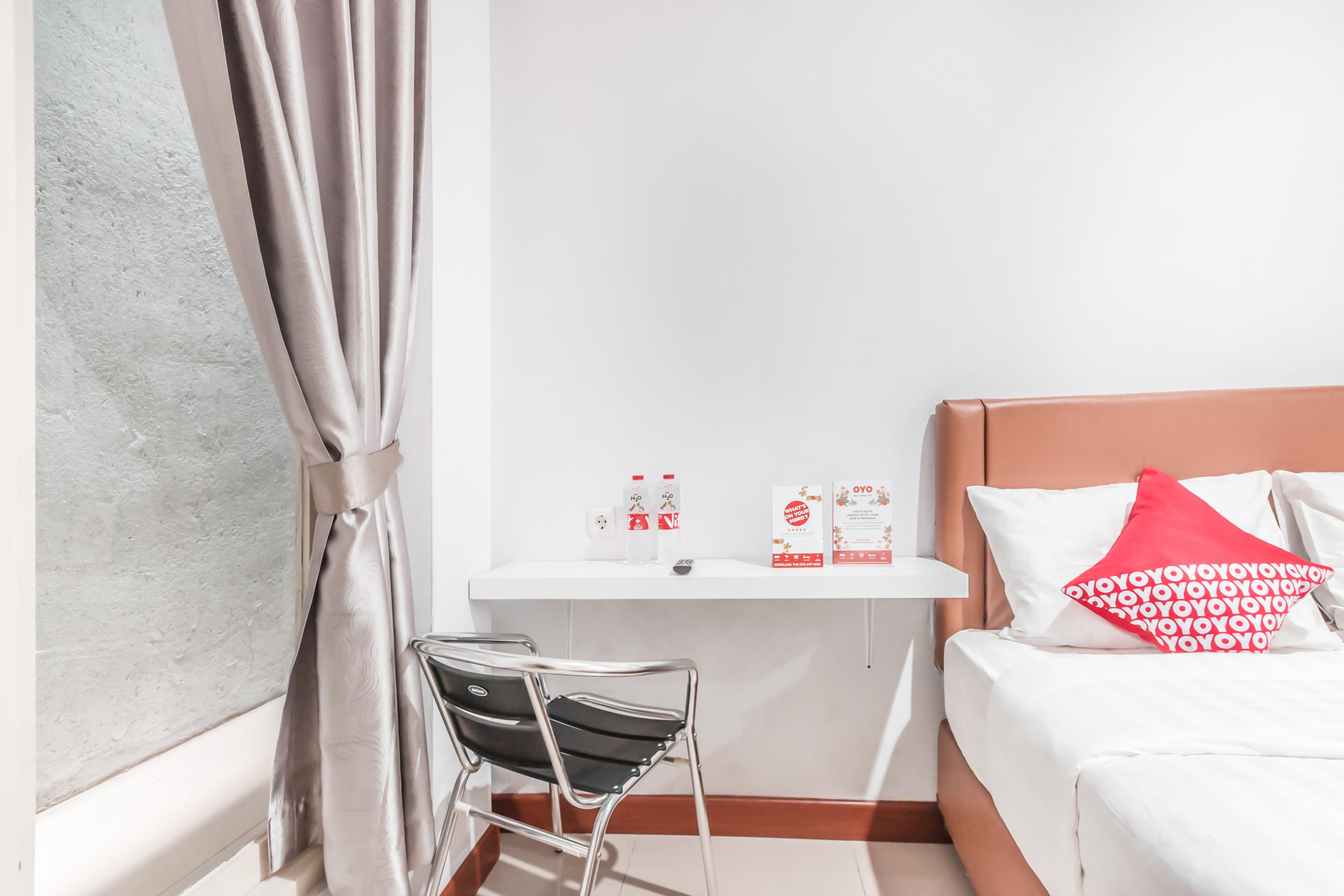 Oyo 1555 Unik Guesthouse Syariah Джакарта Экстерьер фото