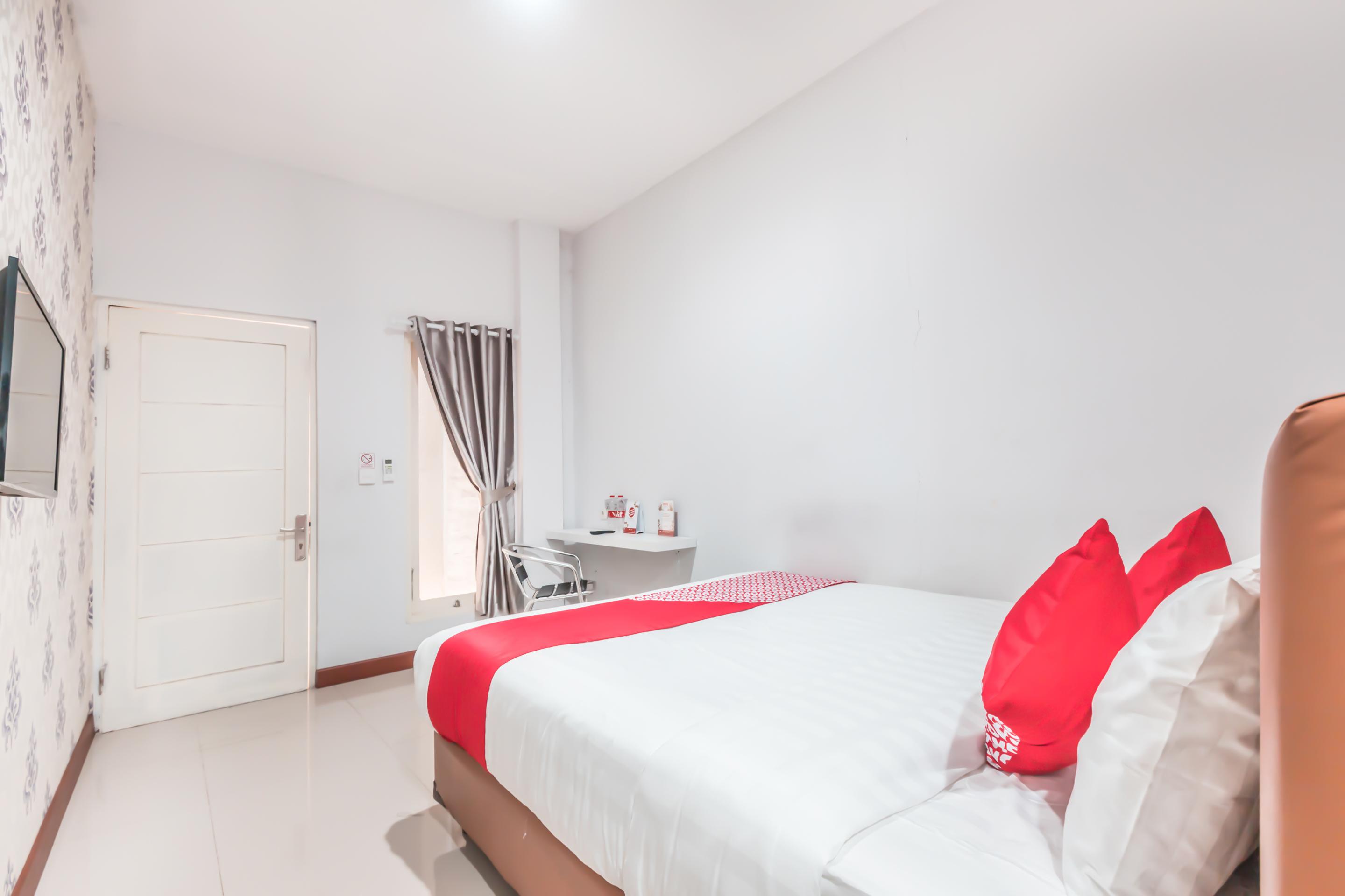 Oyo 1555 Unik Guesthouse Syariah Джакарта Экстерьер фото
