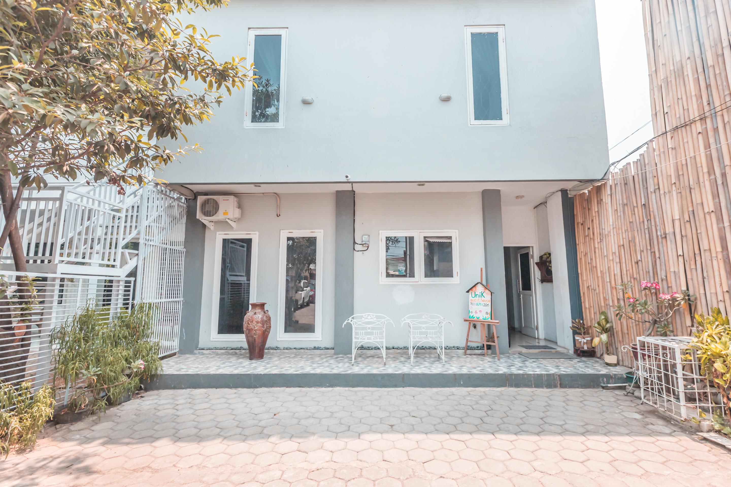 Oyo 1555 Unik Guesthouse Syariah Джакарта Экстерьер фото