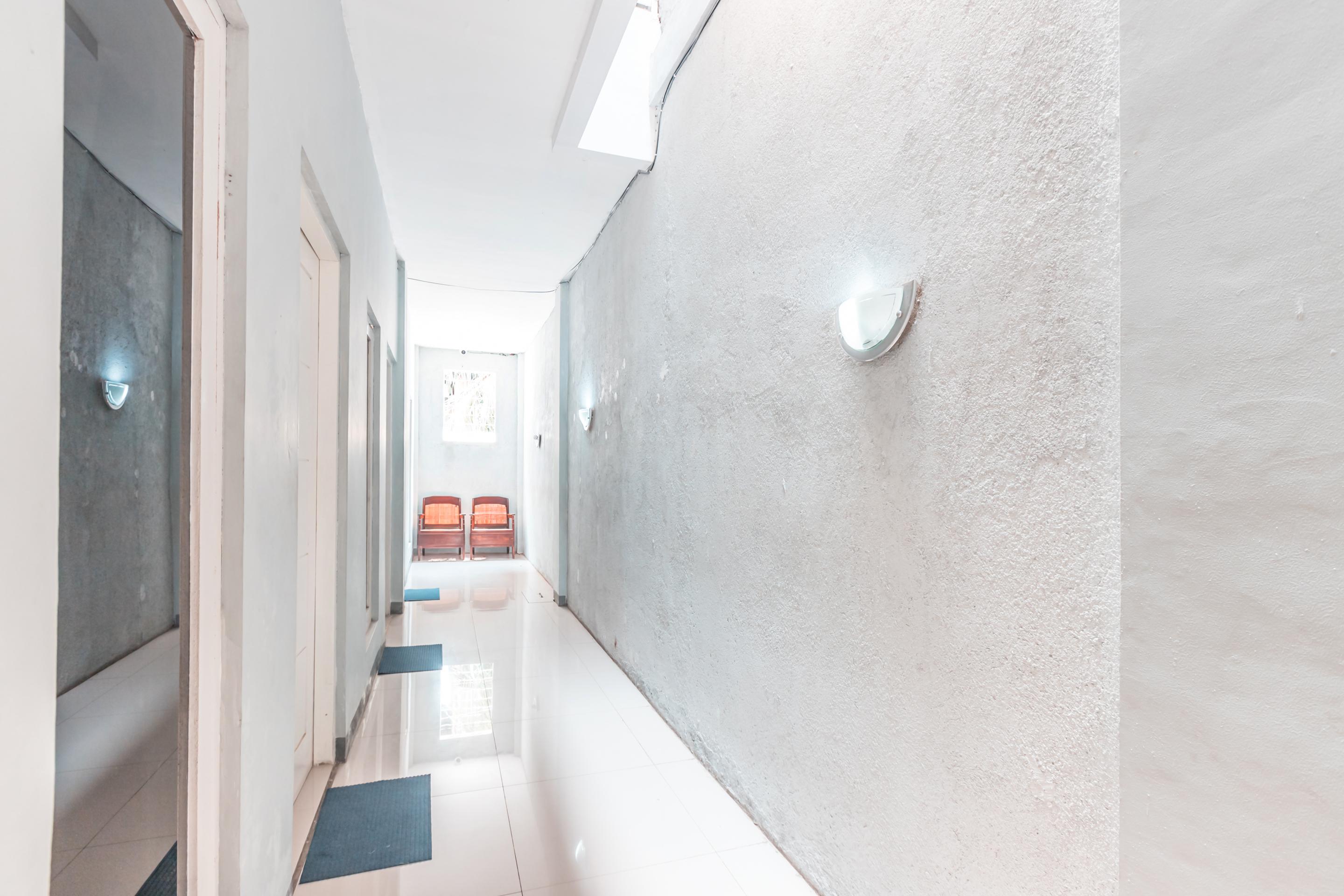 Oyo 1555 Unik Guesthouse Syariah Джакарта Экстерьер фото
