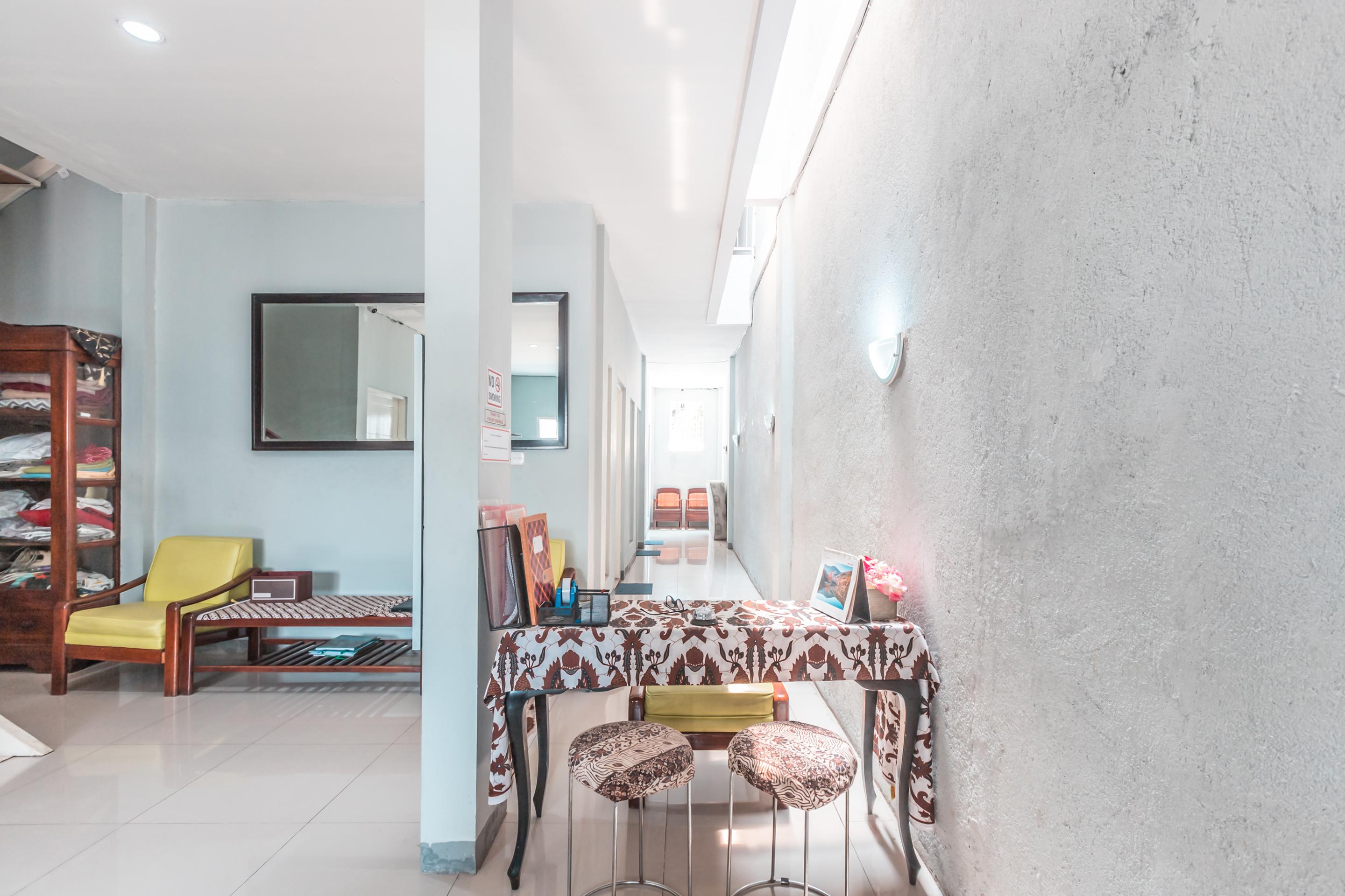 Oyo 1555 Unik Guesthouse Syariah Джакарта Экстерьер фото