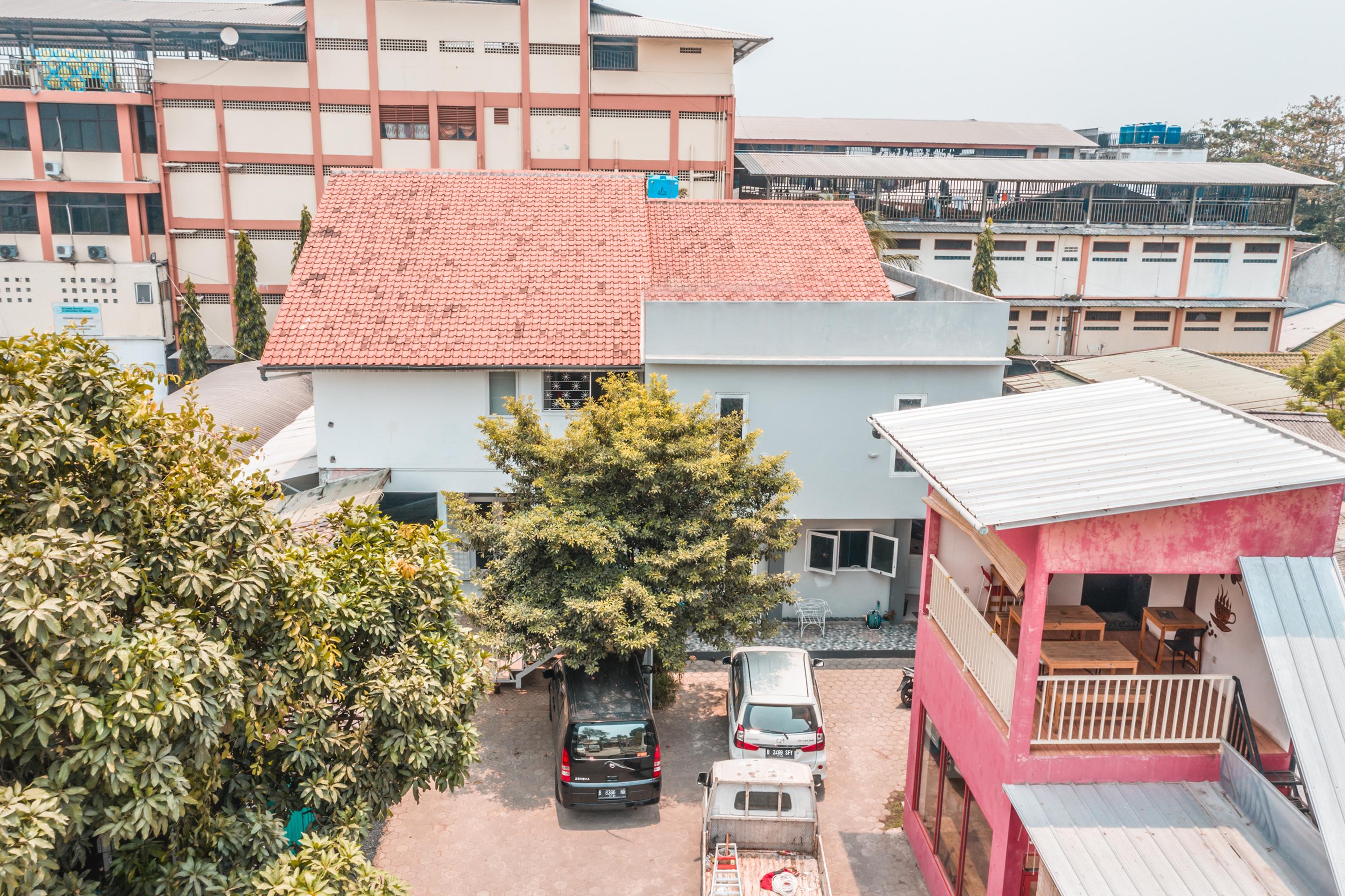 Oyo 1555 Unik Guesthouse Syariah Джакарта Экстерьер фото