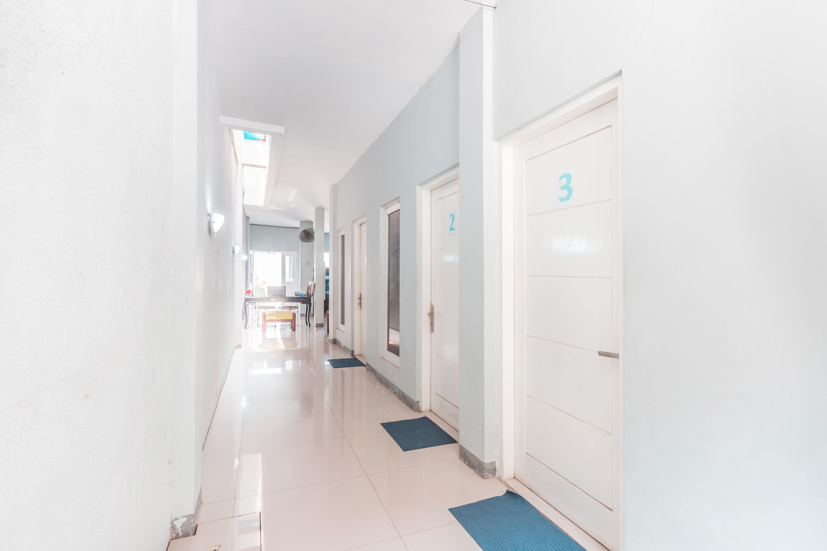 Oyo 1555 Unik Guesthouse Syariah Джакарта Экстерьер фото