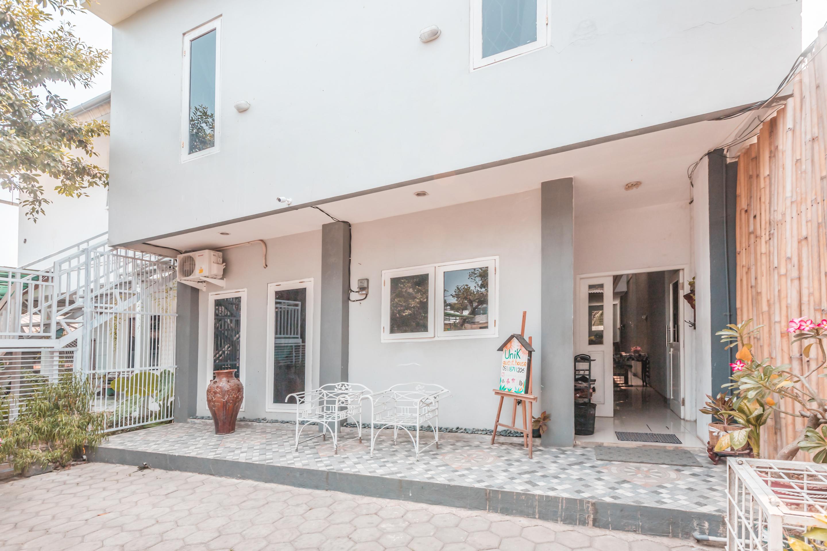 Oyo 1555 Unik Guesthouse Syariah Джакарта Экстерьер фото