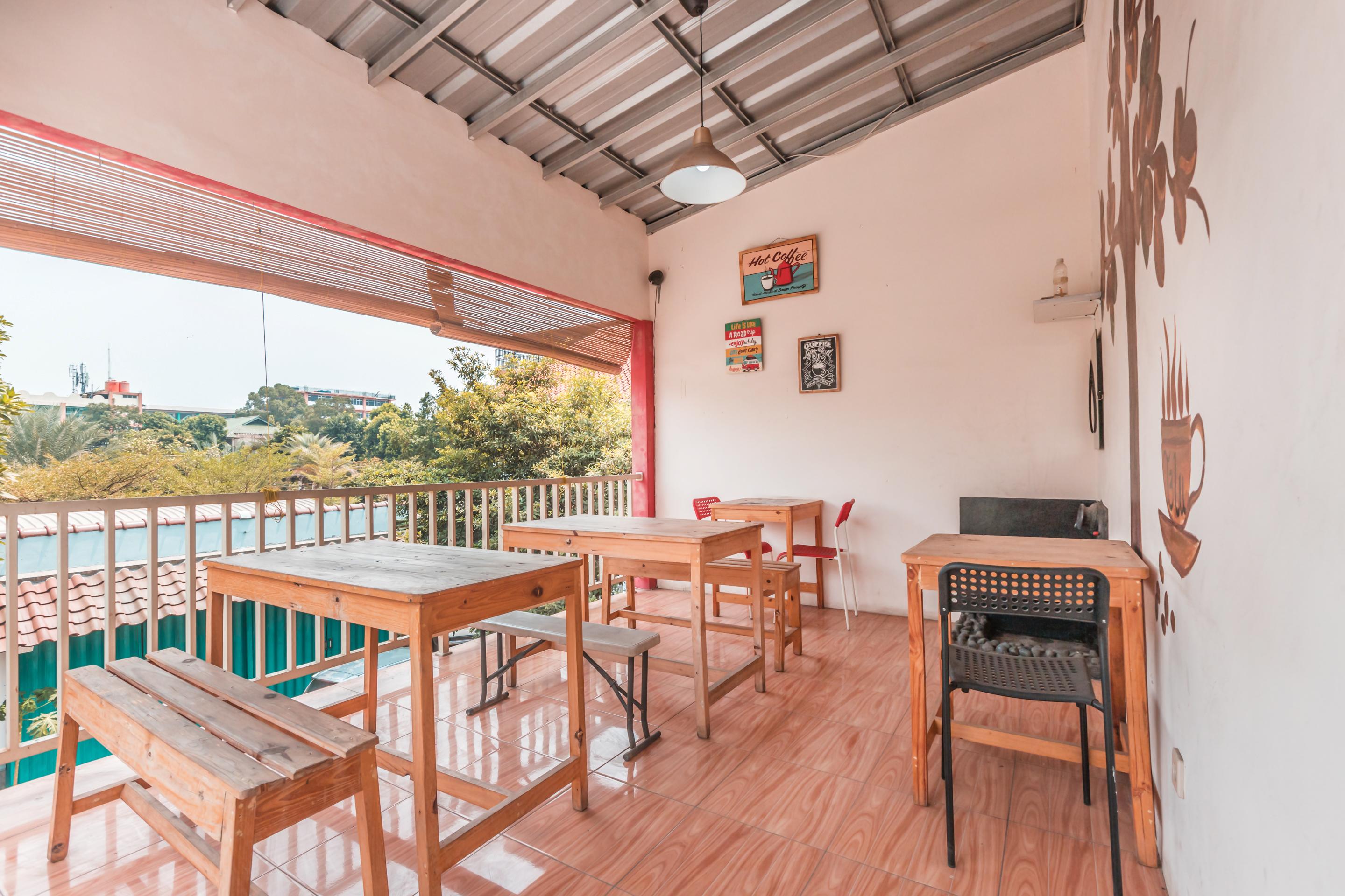 Oyo 1555 Unik Guesthouse Syariah Джакарта Экстерьер фото