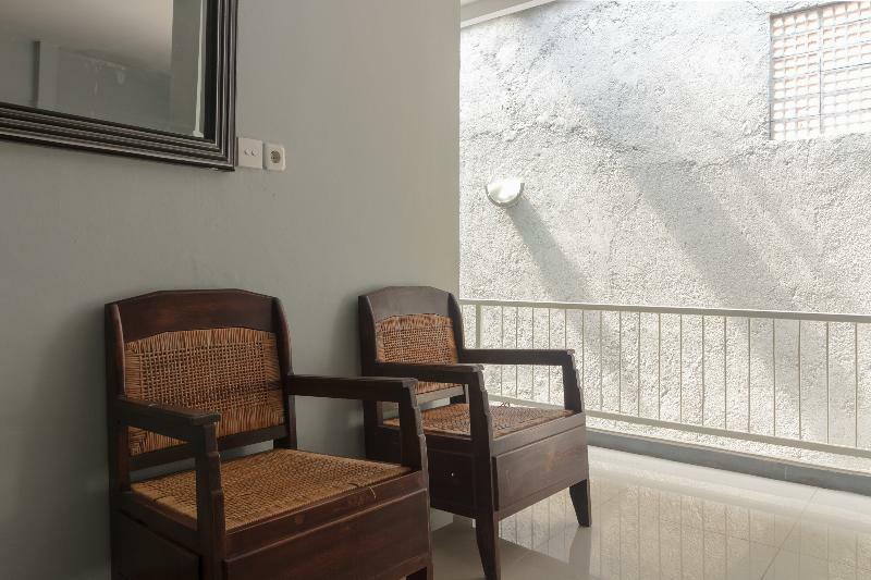 Oyo 1555 Unik Guesthouse Syariah Джакарта Экстерьер фото