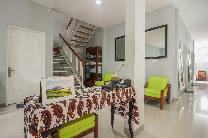 Oyo 1555 Unik Guesthouse Syariah Джакарта Экстерьер фото