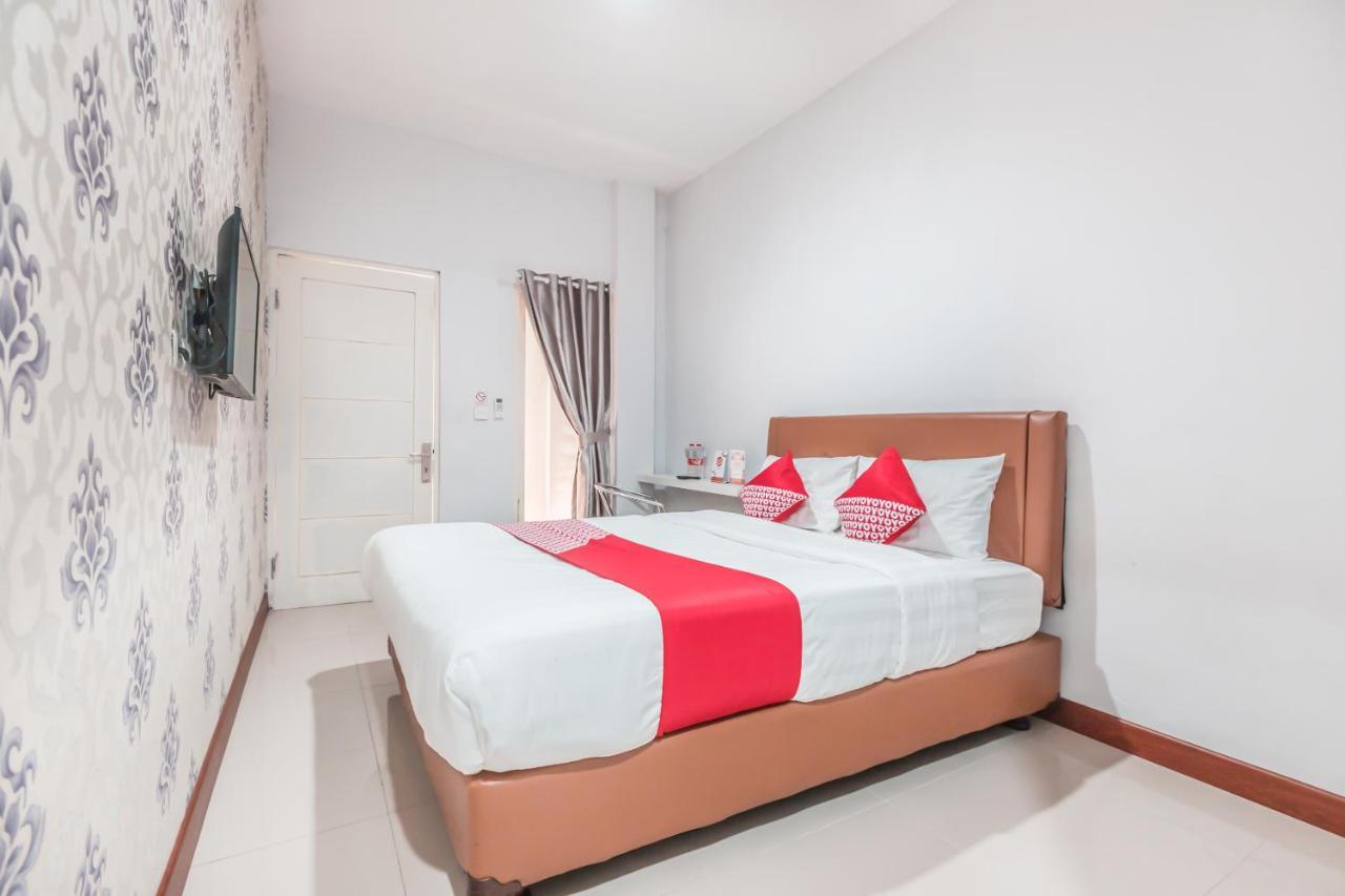 Oyo 1555 Unik Guesthouse Syariah Джакарта Экстерьер фото